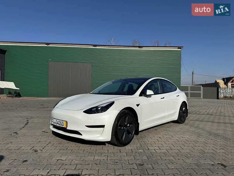 Седан Tesla Model 3 2022 в 