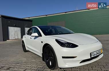 Седан Tesla Model 3 2022 в 