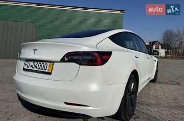 Седан Tesla Model 3 2022 в 