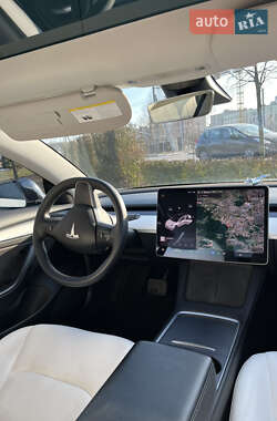 Седан Tesla Model 3 2021 в 
