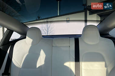 Седан Tesla Model 3 2021 в 