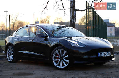 Седан Tesla Model 3 2020 в Дрогобичі