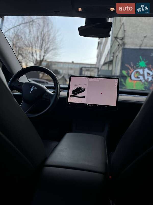 Седан Tesla Model 3 2019 в Львові
