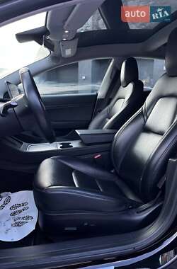 Седан Tesla Model 3 2019 в Львове