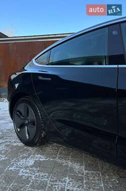 Седан Tesla Model 3 2019 в Львове