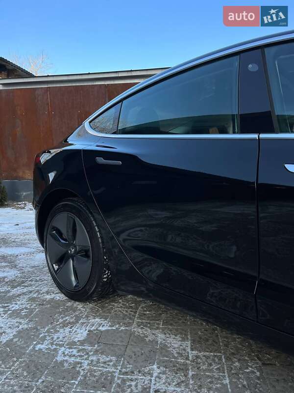 Седан Tesla Model 3 2019 в Львові
