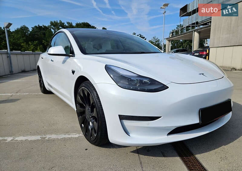 Седан Tesla Model 3 2021 в 