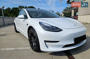 Седан Tesla Model 3 2021 в 