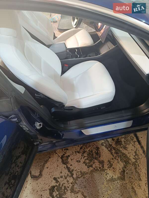 Седан Tesla Model 3 2018 в Киеве