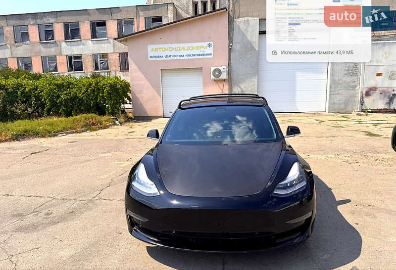 Седан Tesla Model 3 2018 в Львові