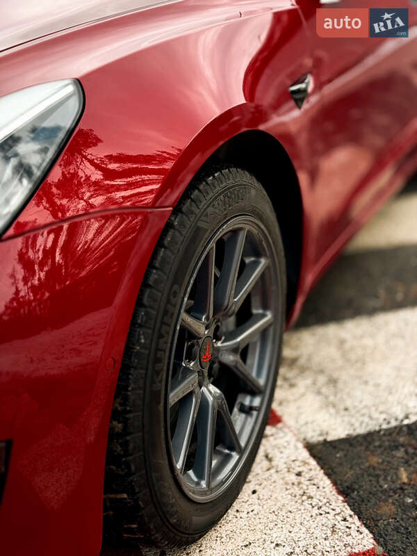 Седан Tesla Model 3 2018 в Житомирі