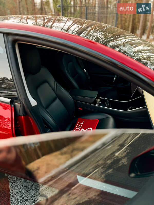 Седан Tesla Model 3 2018 в Житомирі