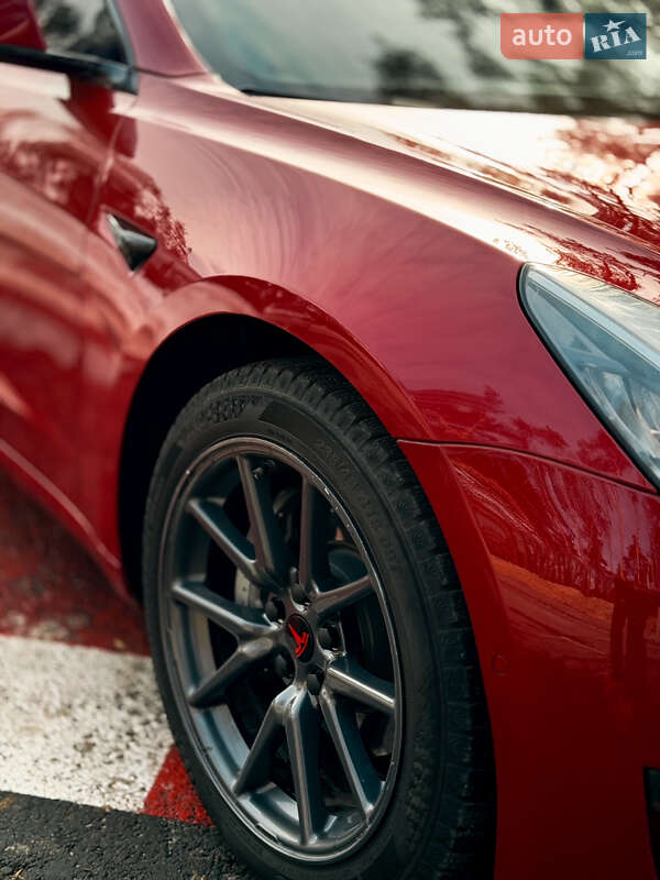 Седан Tesla Model 3 2018 в Житомирі