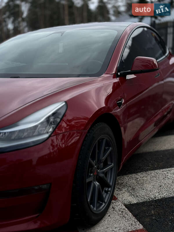 Седан Tesla Model 3 2018 в Житомирі