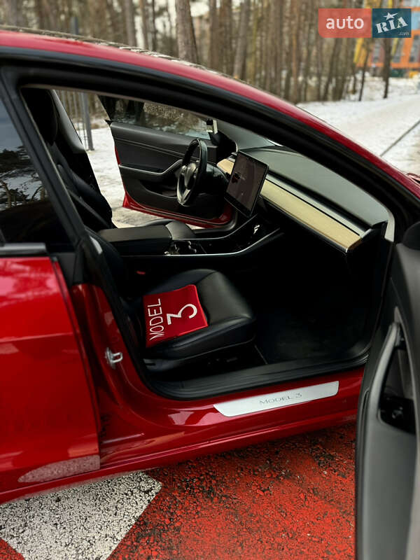 Седан Tesla Model 3 2018 в Житомирі