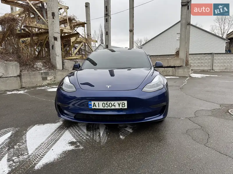 Седан Tesla Model 3 2022 в 