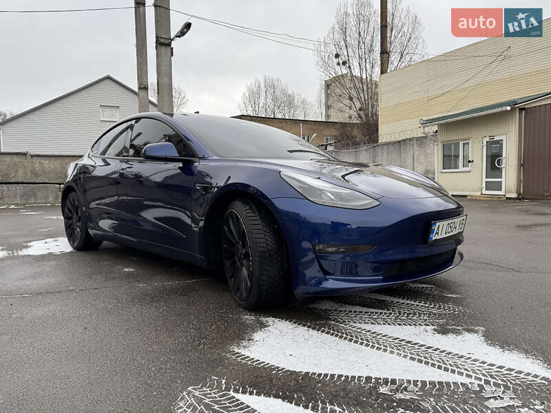 Седан Tesla Model 3 2022 в Киеве