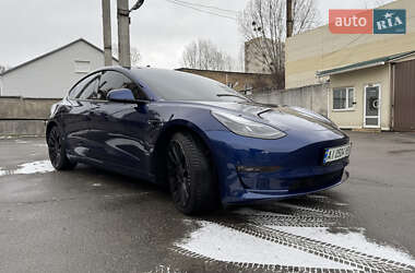 Седан Tesla Model 3 2022 в 