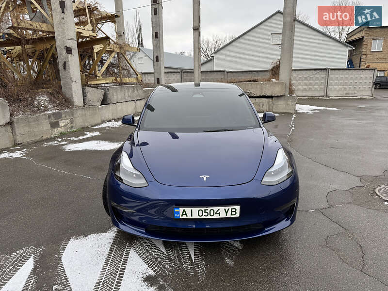 Седан Tesla Model 3 2022 в Киеве