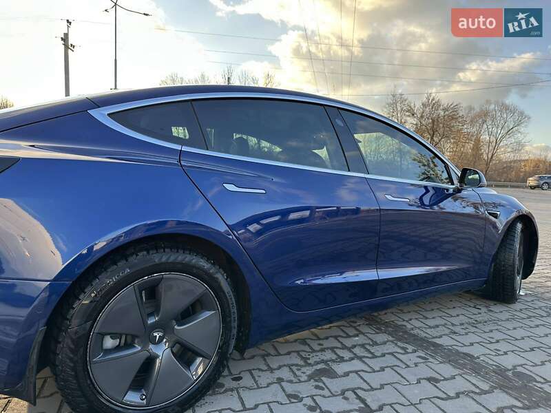 Седан Tesla Model 3 2020 в Львові