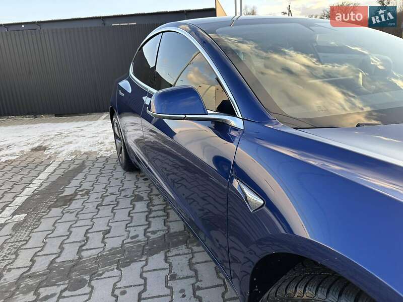 Седан Tesla Model 3 2020 в Львові