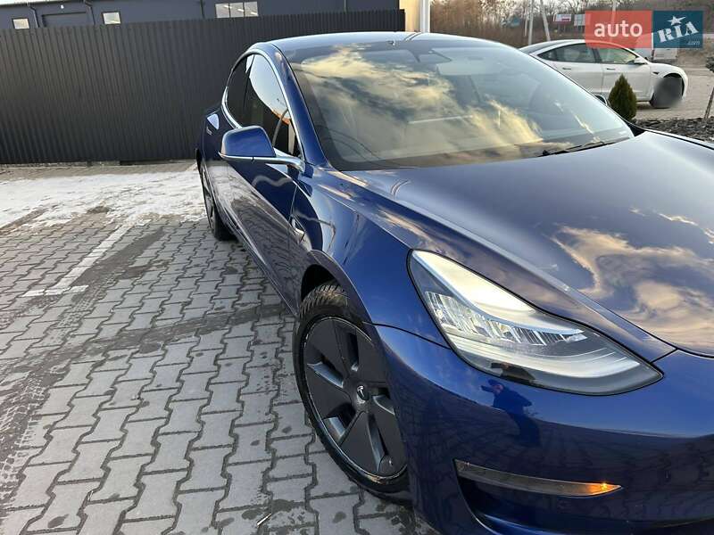 Седан Tesla Model 3 2020 в Львові