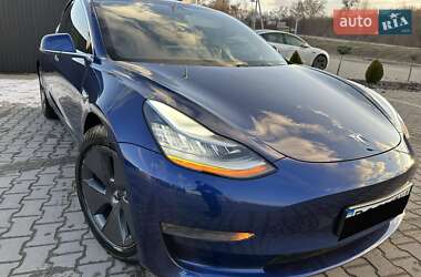 Седан Tesla Model 3 2020 в Львові