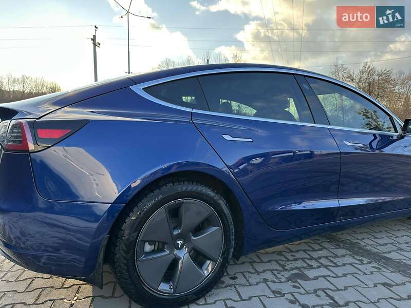 Седан Tesla Model 3 2020 в Львові