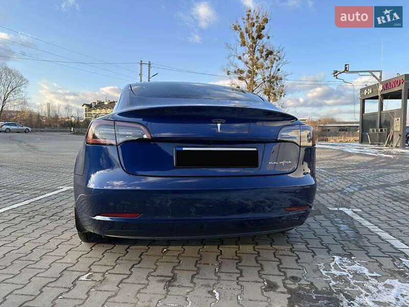 Седан Tesla Model 3 2020 в Львові