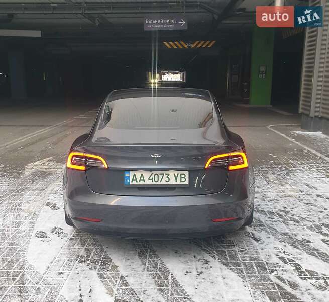 Седан Tesla Model 3 2019 в Києві
