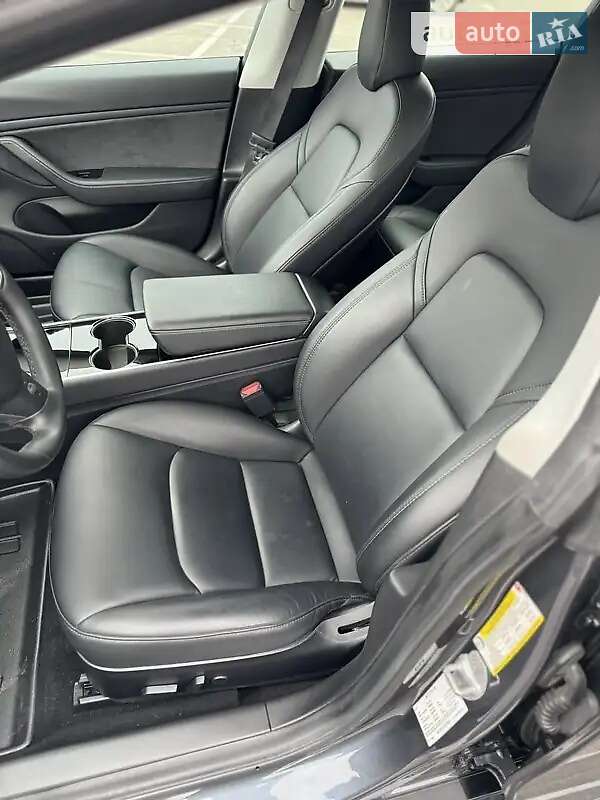 Седан Tesla Model 3 2019 в Києві
