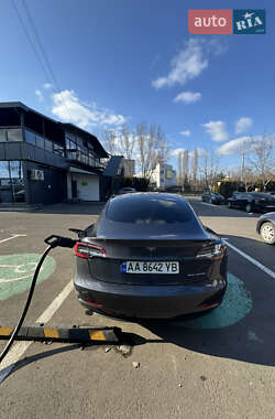 Седан Tesla Model 3 2022 в 