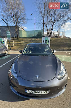 Седан Tesla Model 3 2022 в 