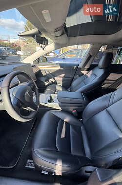Седан Tesla Model 3 2022 в 