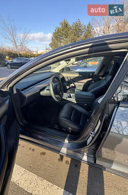 Седан Tesla Model 3 2022 в 