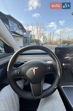 Седан Tesla Model 3 2022 в 