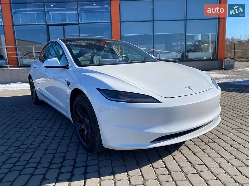 Седан Tesla Model 3 2024 в 