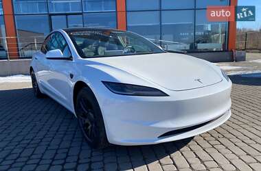 Седан Tesla Model 3 2024 в 