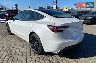 Седан Tesla Model 3 2024 в 