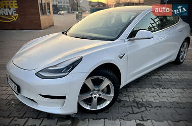 Седан Tesla Model 3 2019 в Киеве