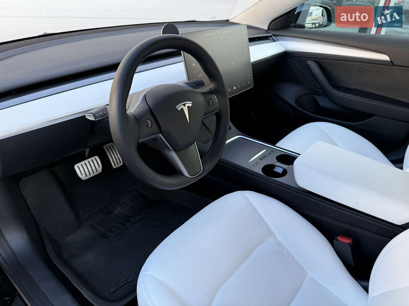 Седан Tesla Model 3 2022 в Броварах