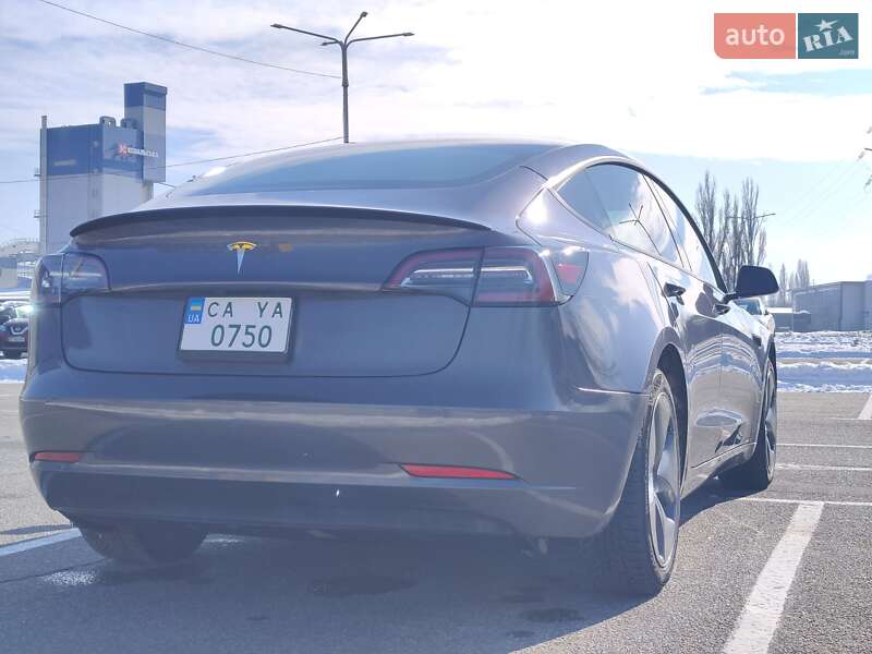 Седан Tesla Model 3 2023 в Киеве