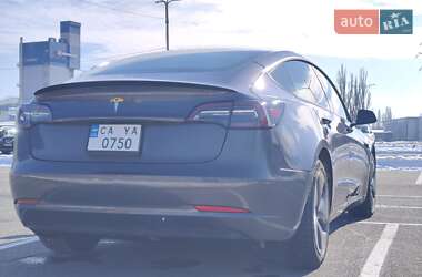 Седан Tesla Model 3 2023 в 
