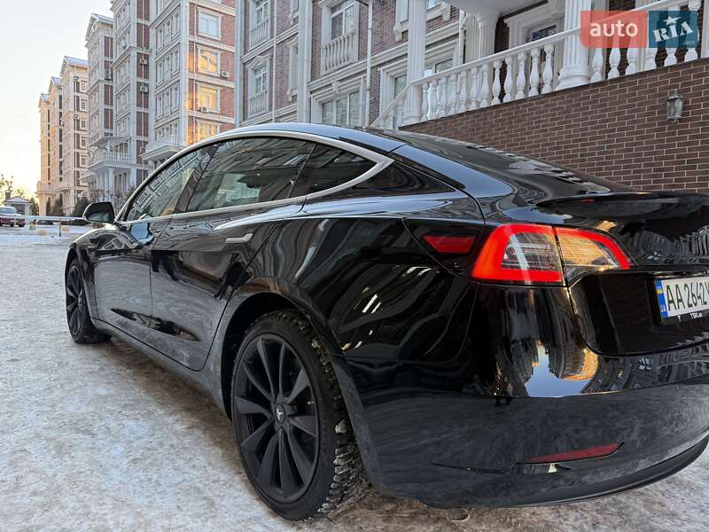 Седан Tesla Model 3 2019 в Киеве