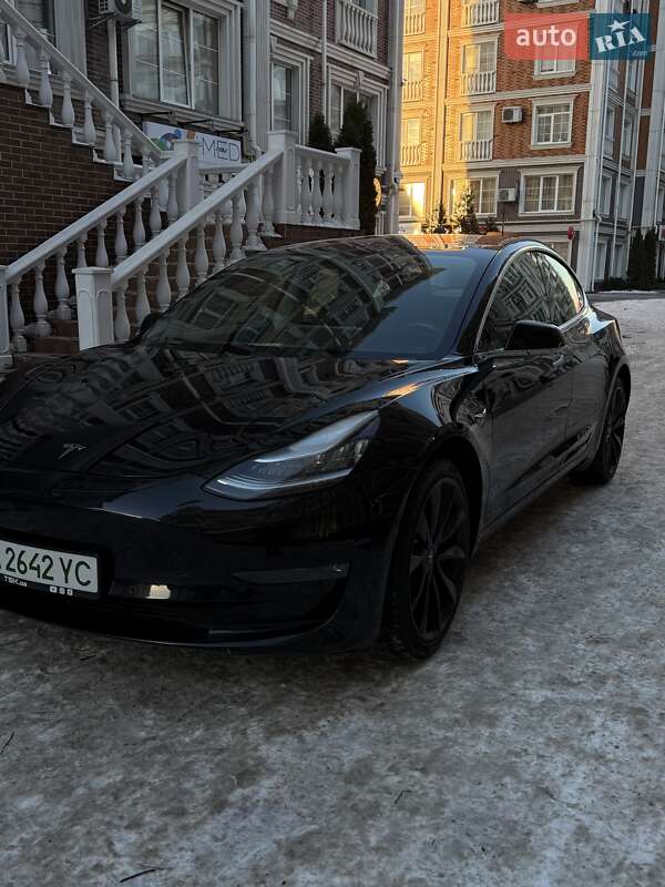 Седан Tesla Model 3 2019 в Киеве