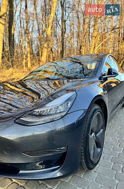Седан Tesla Model 3 2019 в 