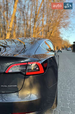 Седан Tesla Model 3 2019 в 