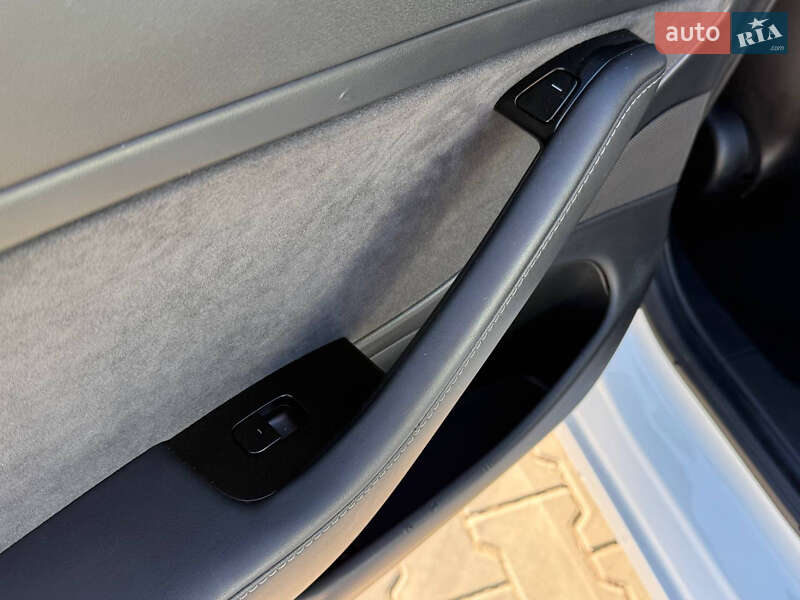 Седан Tesla Model 3 2020 в Луцке