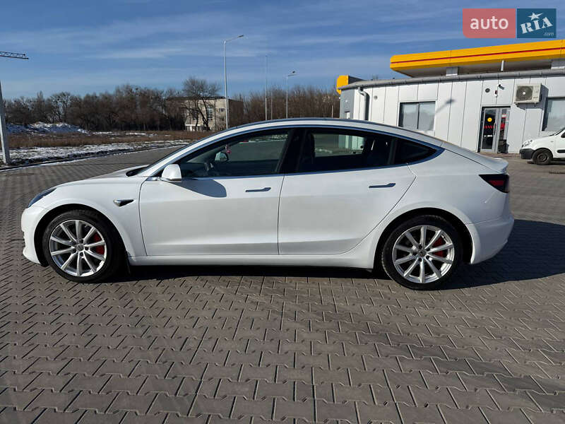 Седан Tesla Model 3 2020 в Луцке