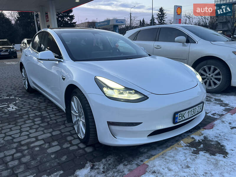 Седан Tesla Model 3 2020 в Луцке